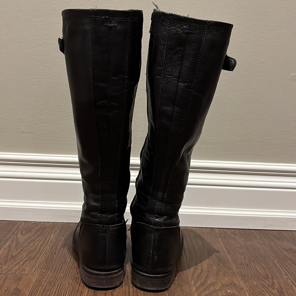 COPY - TOWN SHOES Tall Black Leather Riding Boots gold accent buckle
size 8 EUC - Picture 5 of 14